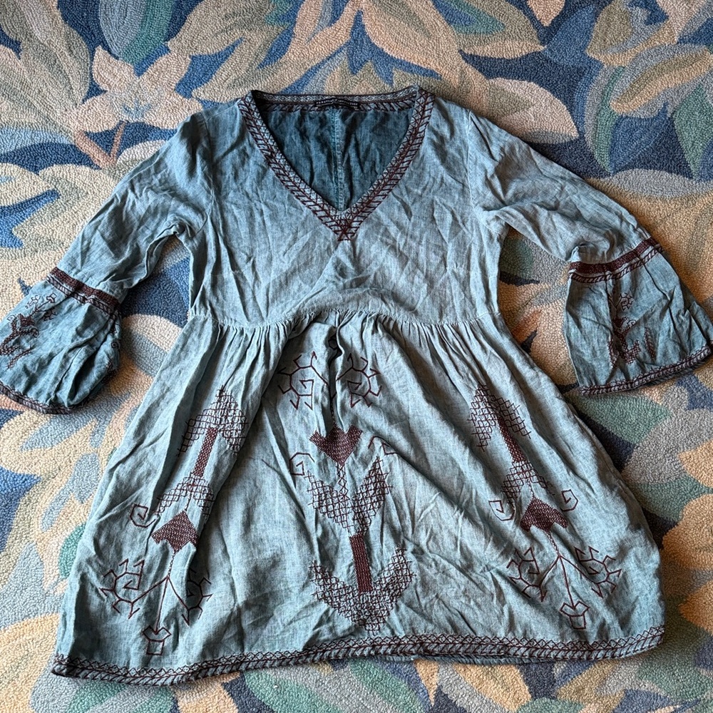 Peruvian Connection linen Blue Top with embroidered Accents XS